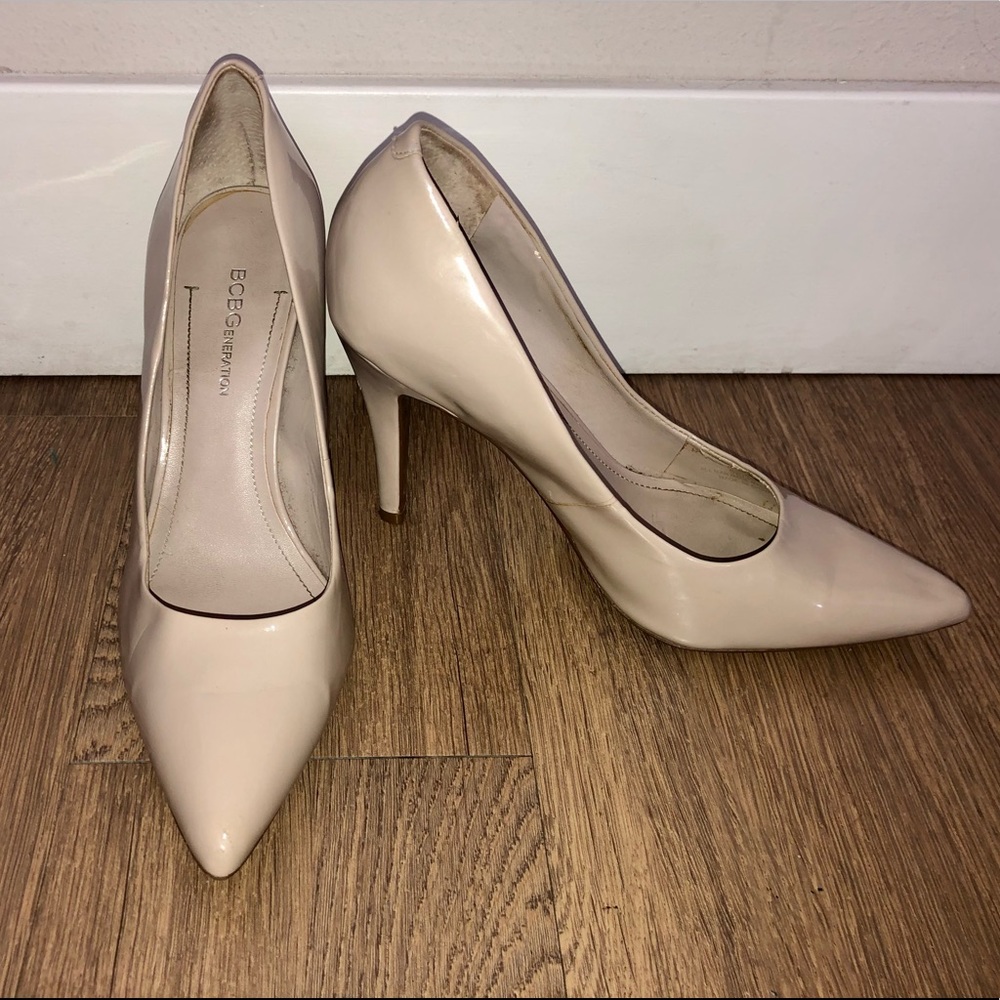 BCBG Tan Patent Leather Pumps Heels Sz 8